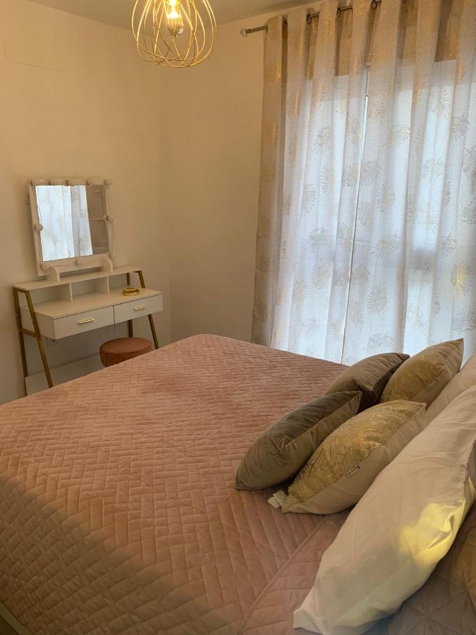 Los Boliches Holidays Suites Фуeнхирола Екстериор снимка