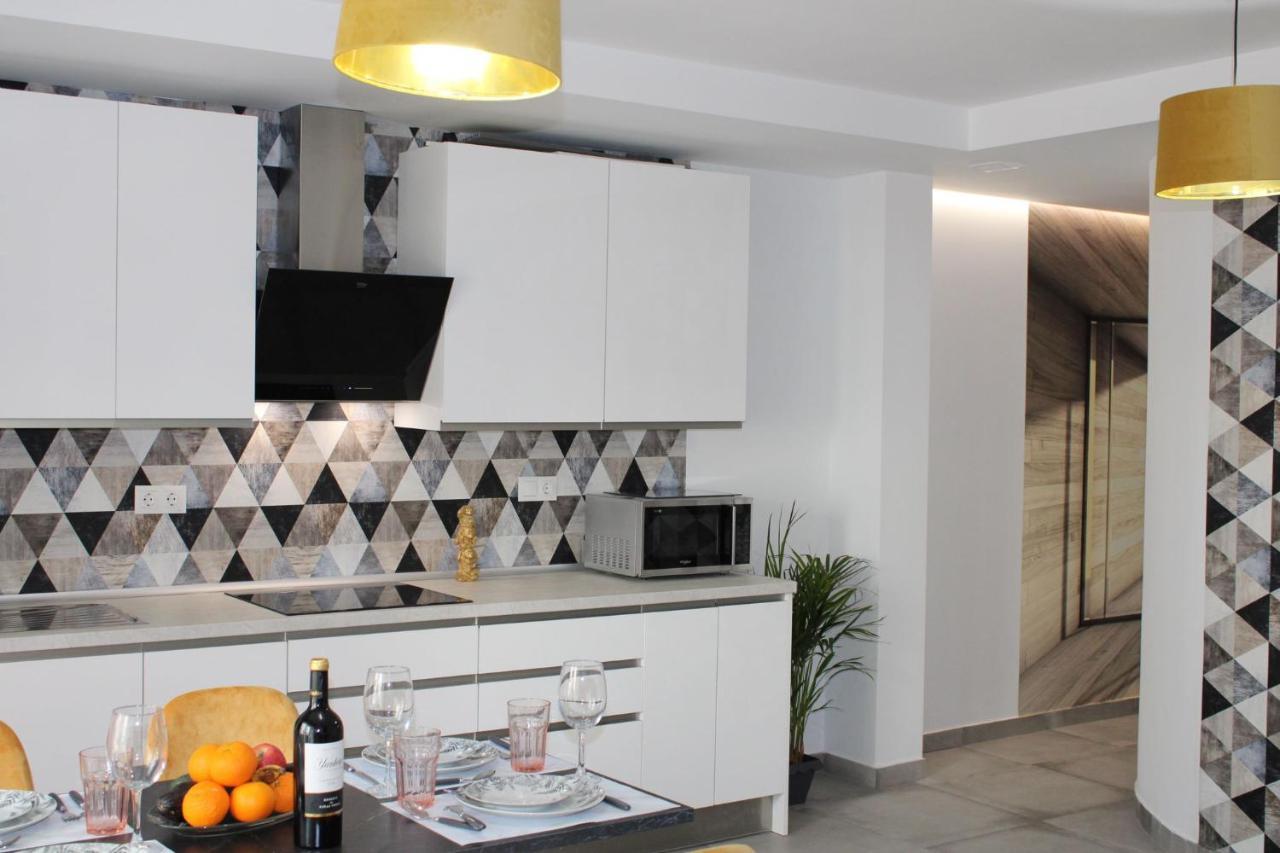 Los Boliches Holidays Suites Фуeнхирола Екстериор снимка