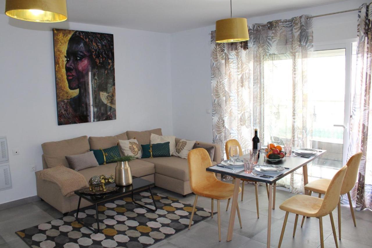 Los Boliches Holidays Suites Фуeнхирола Екстериор снимка
