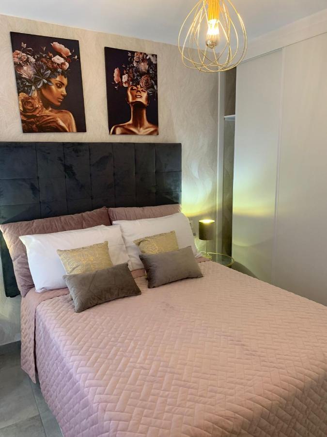 Los Boliches Holidays Suites Фуeнхирола Екстериор снимка