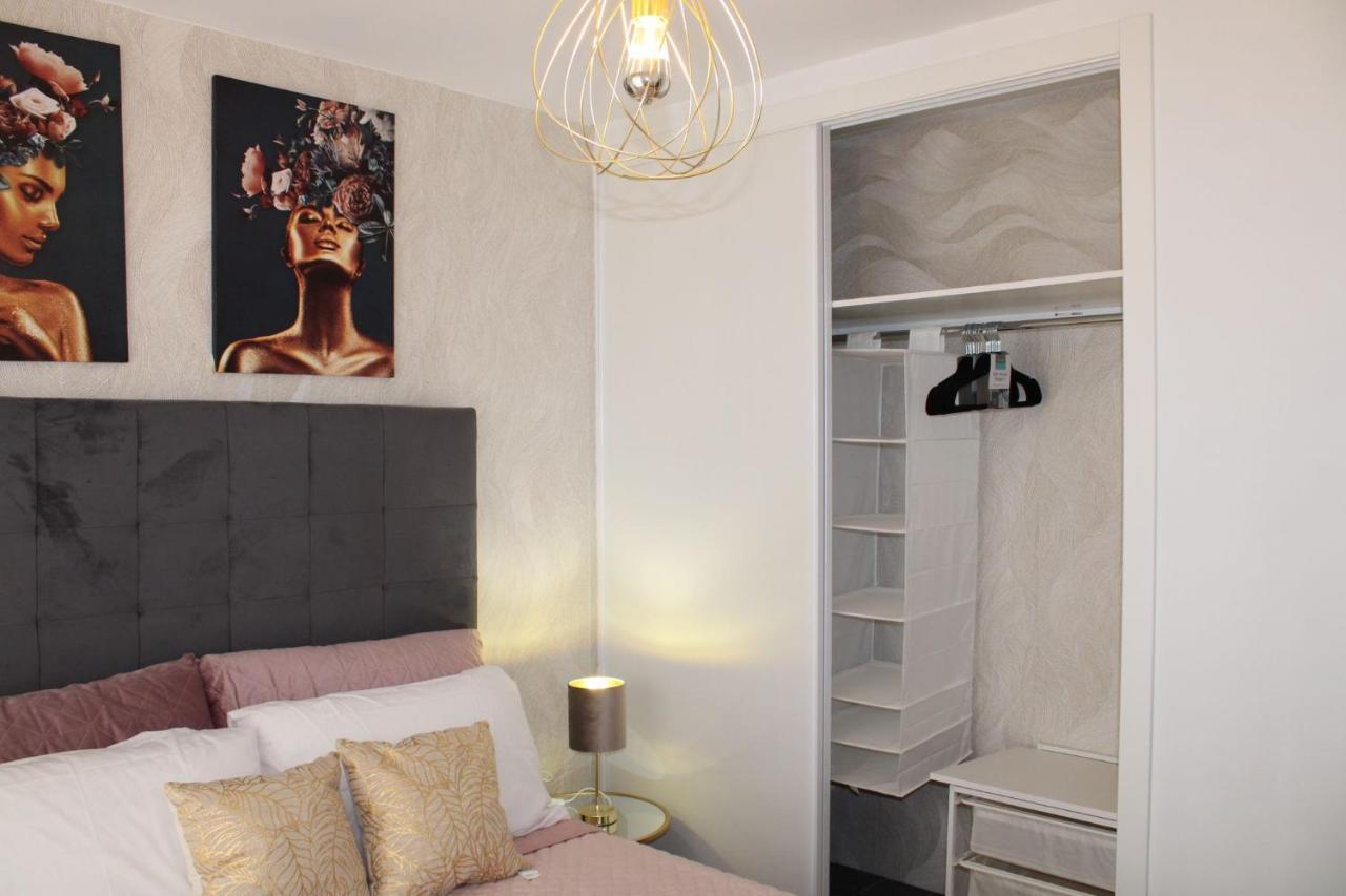 Los Boliches Holidays Suites Фуeнхирола Екстериор снимка