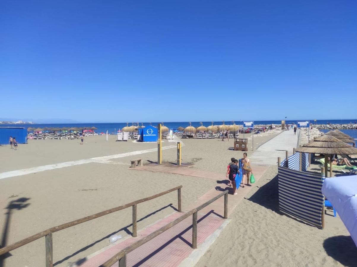 Los Boliches Holidays Suites Фуeнхирола Екстериор снимка
